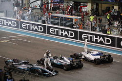 Lewis Hamilton, Mercedes-Benz F1 W08 and Valtteri Bottas, Mercedes-Benz F1 W08 celebrate in parc f