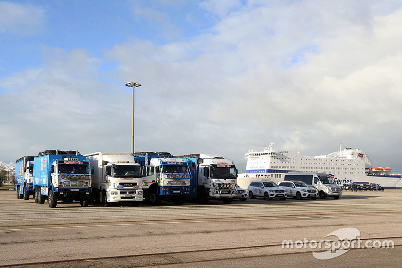 Los equipos se preparan en Le Havre para el largo viaje a Lima, Perú