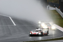#2 Porsche Team Porsche 919 Hybrid: Timo Bernhard, Earl Bamber, Brendon Hartley, #8 Toyota Gazoo Rac