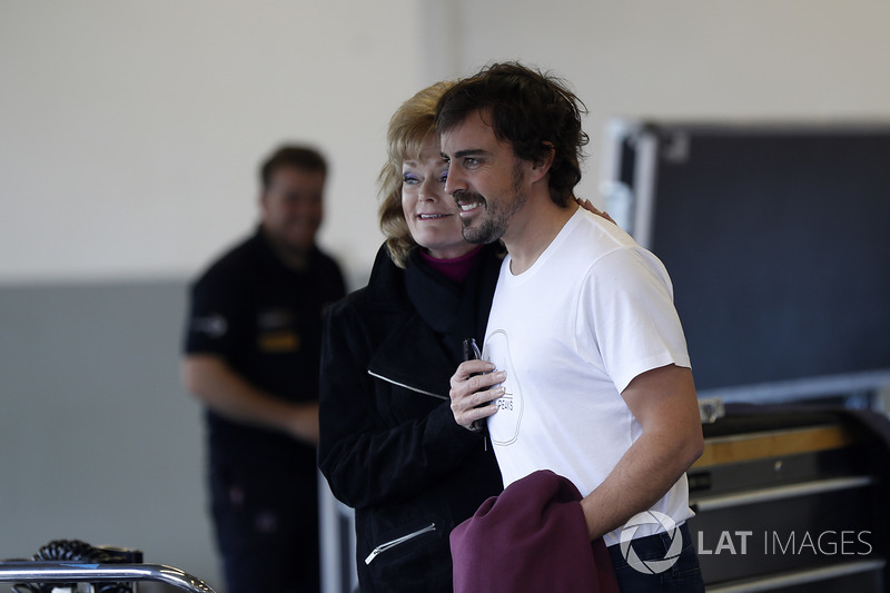 Fernando Alonso, United Autosports with fans