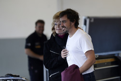 Fernando Alonso, United Autosports with fans