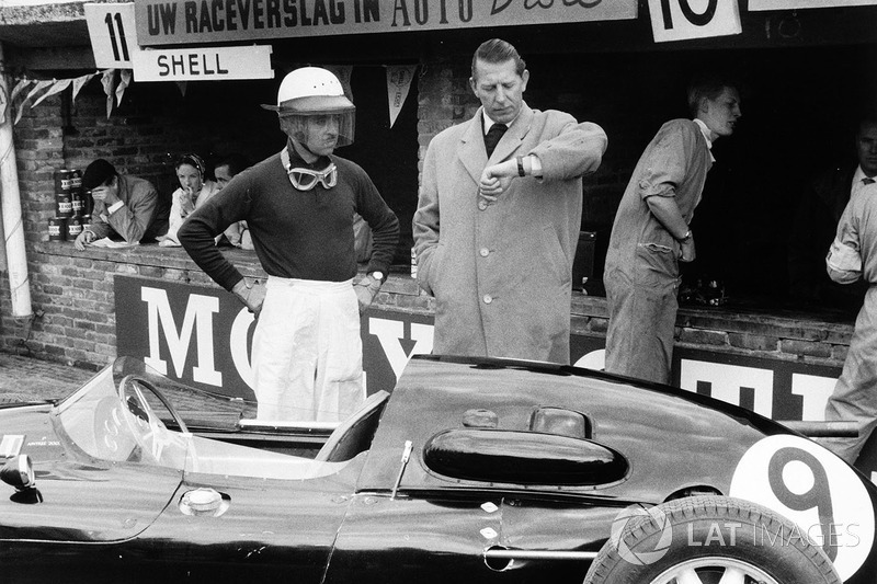 1955: Surge o primeiro carro de motor traseiro