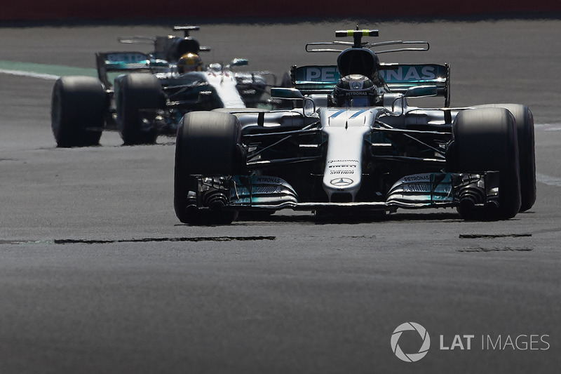 Valtteri Bottas, Mercedes AMG F1 W08, Lewis Hamilton, Mercedes AMG F1 W08