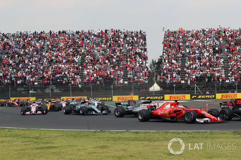 Себастьян Феттель, Ferrari SF70H, Льюіс Хемілтон, Mercedes-Benz F1 W08, зіткнення на старті