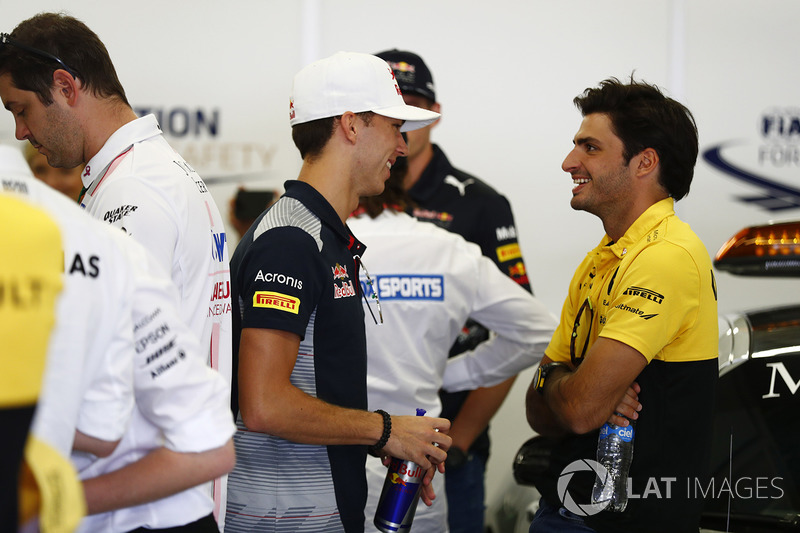 Pierre Gasly, Scuderia Toro Rosso, Carlos Sainz Jr., Renault Sport F1 Team