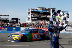 Kyle Busch, Joe Gibbs Racing, Toyota Camry M&M's Caramel