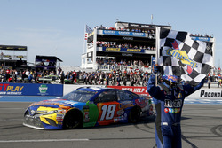 Kyle Busch, Joe Gibbs Racing, Toyota Camry M&M's Caramel