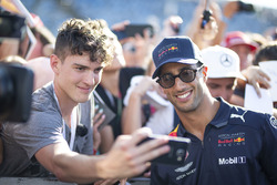 Daniel Ricciardo, Red Bull Racing fans selfie