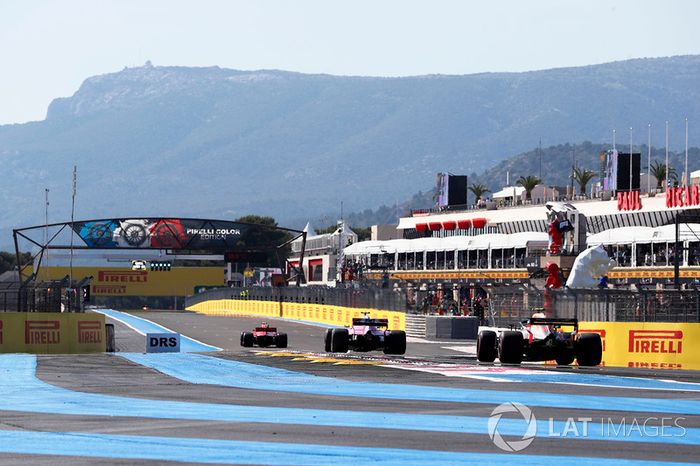 Max Verstappen, Red Bull Racing RB14, Esteban Ocon, Force India VJM11, y Kimi Raikkonen, Ferrari SF71H