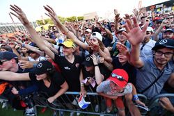 Des fans dans la Fan Zone