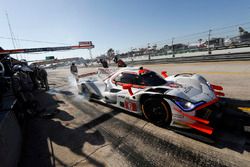 #6 Acura Team Penske Acura DPi, P: Dane Cameron, Juan Pablo Montoya, Simon Pagenaud, pit stop