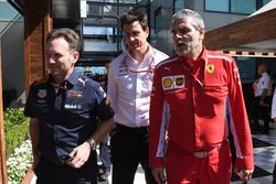 Christian Horner, directeur d'équipe Red Bull Racing, Toto Wolff, directeur d'équipe Mercedes AMG F1 et Maurizio Arrivabene, directeur d'équipe Ferrari