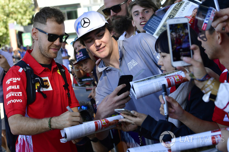 Sebastian Vettel, Ferrari firma autógrafos para los fanáticos