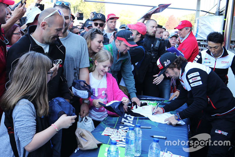 Fernando Alonso, Toyota Gazoo Racing during autograph session