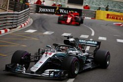 Lewis Hamilton, Mercedes AMG F1 W09, leads Kimi Raikkonen, Ferrari SF71H