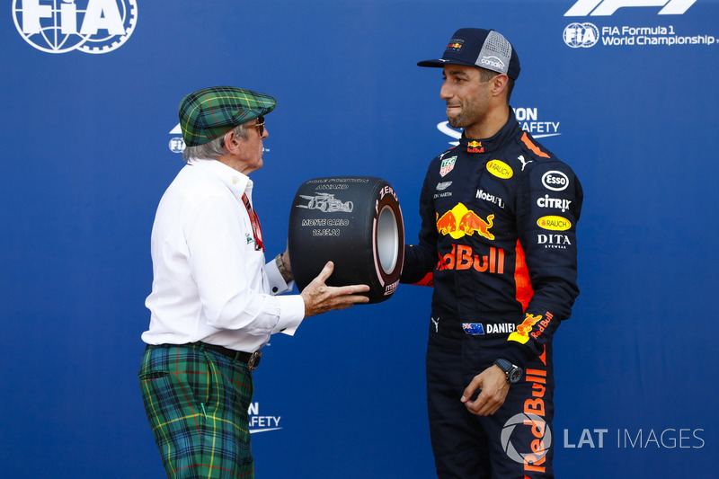 Sir Jackie Stewart presents Daniel Ricciardo, Red Bull Racing, with the Pirelli pole position award