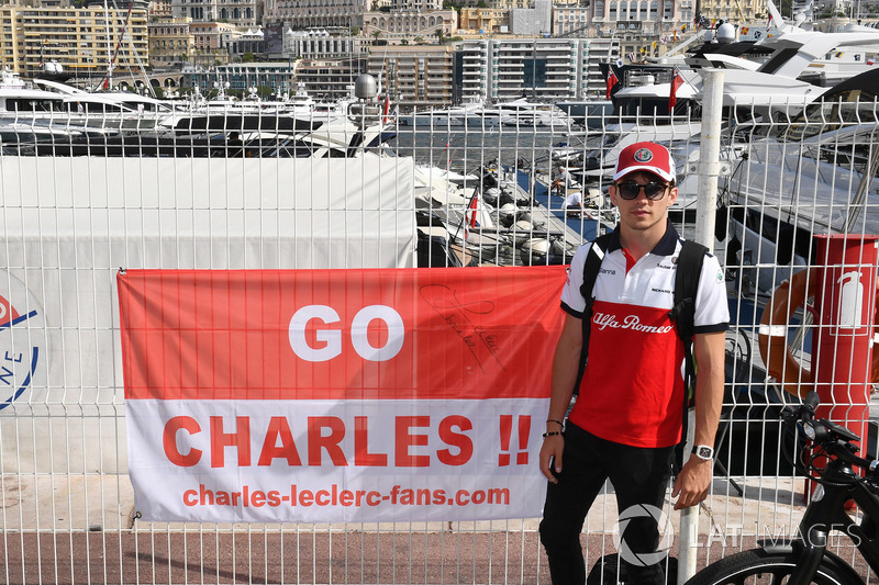 Charles Leclerc, Sauber with a fan banner