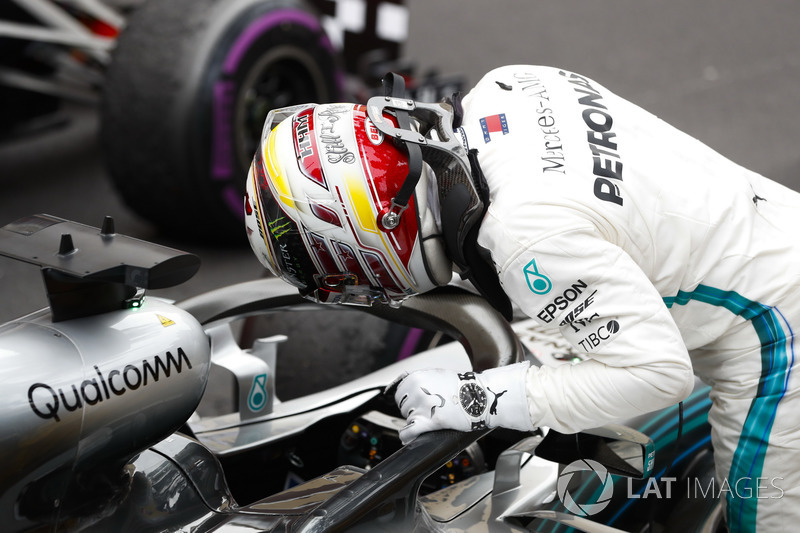 El tercer puesto Lewis Hamilton, Mercedes AMG F1, llega al Parc Ferme