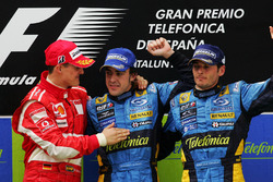 Podyum: Yarış galibi Fernando Alonso, Renault, second place Michael Schumacher, Ferrari and third place Giancarlo Fisichella, Renault