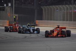 Sebastian Vettel, Ferrari SF71H leads