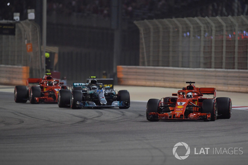 Sebastian Vettel, Ferrari SF71H leads