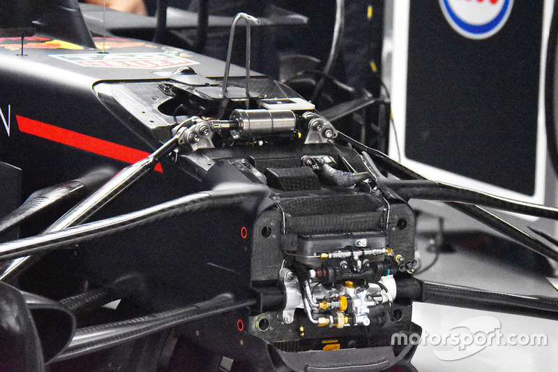 Um olhar detalhado no anteparo do RB14 e na suspensão dianteira.