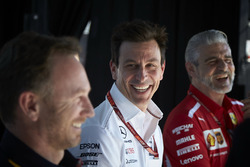Christian Horner, Team Principal, Red Bull Racing, Toto Wolff, directeur exécutif, Mercedes AMG, et Maurizio Arrivabene, Team Principal, Ferrari, sur scène
