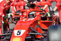 Sebastian Vettel, Ferrari SF71H en la parrilla