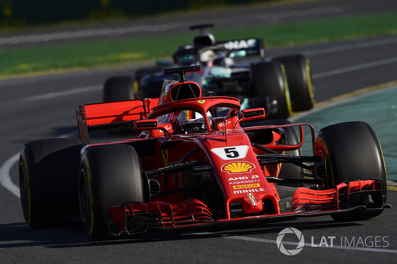 Sebastian Vettel, Ferrari SF71H, Lewis Hamilton, Mercedes AMG F1 W09