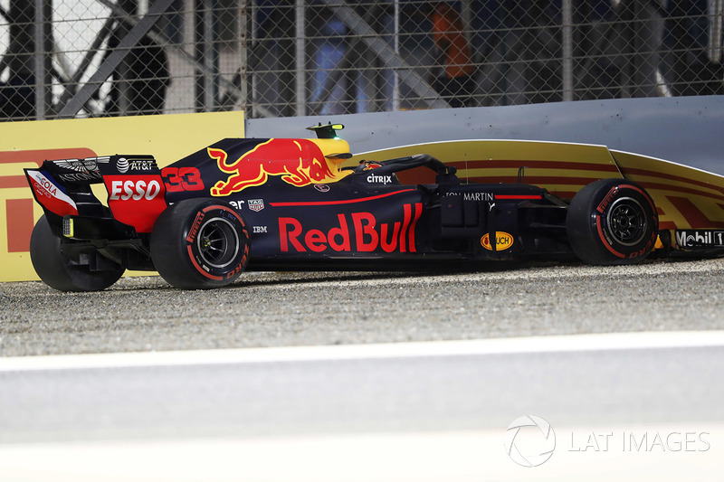 Choque de Max Verstappen, Red Bull Racing RB14 Tag Heuer en la cali