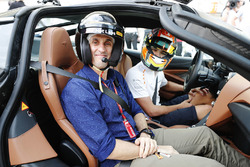 F1 Racing journalist Anthony Rowlinson gets a ride with Lando Norris, McLaren