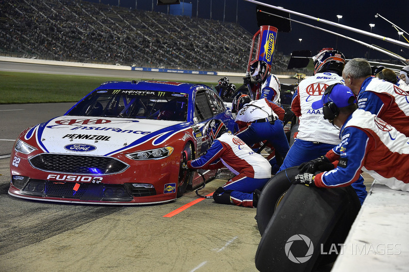 Joey Logano, Team Penske, Ford Fusion AAA Insurance at Kansas