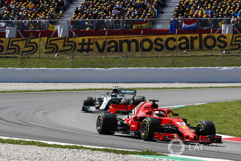 Sebastian Vettel, Ferrari SF71H, Valtteri Bottas, Mercedes AMG F1 W09