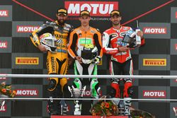 Sur le podium : le vainqueur Jules Cluzel, NRT, le deuxième, Randy Krummenacher, BARDAHL Evan Bros, le troisième, Raffaele De Rosa, MV Agusta Reparto Corse by Vamag