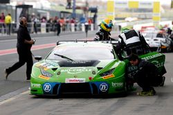 #82 GRT Grasser Racing Team Lamborghini Huracán GT3: Rolf Ineichen, Christian Engelhart