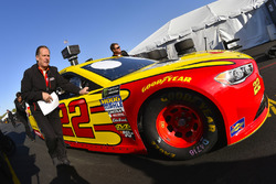 Joey Logano, Team Penske, Ford Fusion Shell Pennzoil and Todd Gordon