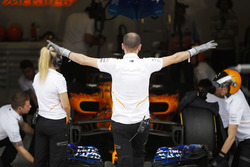 McLaren se prépare à envoyer Fernando Alonso en piste pour un run de qualifications
