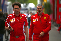 Maurizio Arrivabene, directeur de Ferrari, et Mattia Binotto, directeur technique de Ferrari