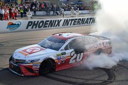 Ganador de la carrera Matt Kenseth, Joe Gibbs Racing Toyota