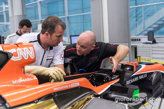 Ensamble del coche de McLaren