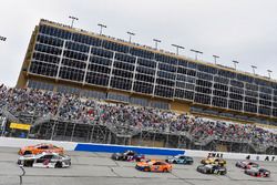 Kevin Harvick, Stewart-Haas Racing, Jimmy John's Ford Fusion and Brad Keselowski, Team Penske, Autotrader Ford Fusion