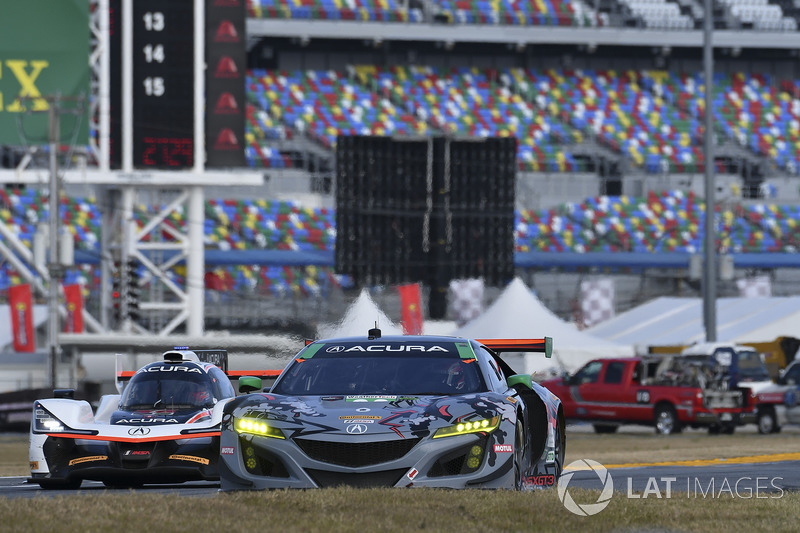 #86 Michael Shank Racing Acura NSX, GTD: Katherine Legge, Alvaro Parente, Trent Hindman, A.J. Allmendinger