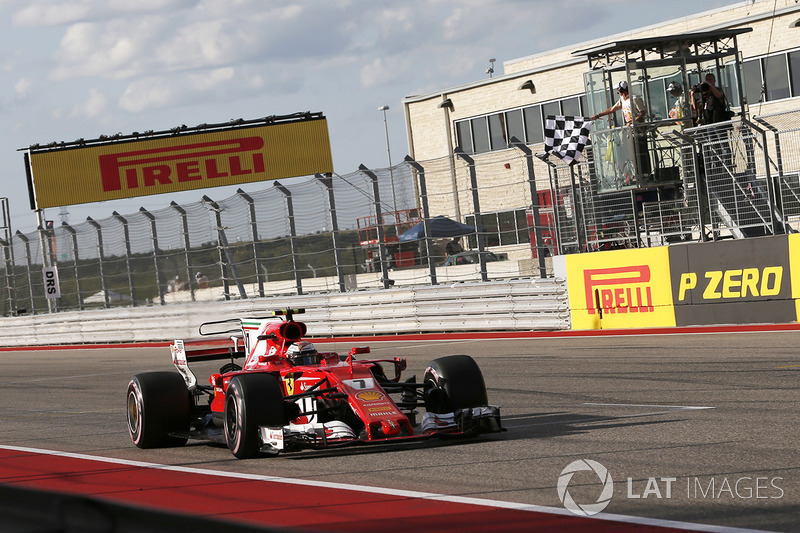 Kimi Raikkonen, Ferrari SF70H prende la bandiera a scacchi alla fine delle Qualifiche