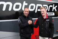 Fabio Scherer e Timo Rumpfkeil, titolare del team Motopark Academy