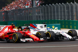 Sebastian Vettel, Ferrari SF70H, Felipe Massa, Williams FW40, battle for position