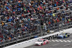 Matt DiBenedetto, GO FAS Racing Ford, Michael McDowell, Leavine Family Racing Chevrolet
