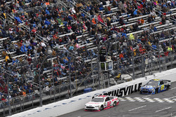 Matt DiBenedetto, GO FAS Racing Ford, Michael McDowell, Leavine Family Racing Chevrolet