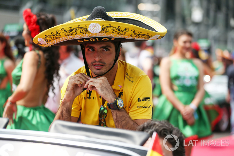 Carlos Sainz Jr., Scuderia Toro Rosso on the drivers parade