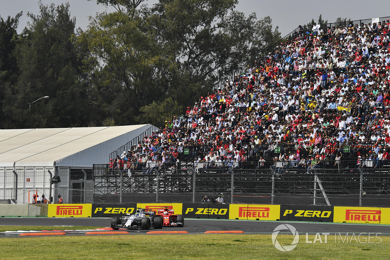 Felipe Massa, Williams FW40 and Sebastian Vettel, Ferrari SF70H