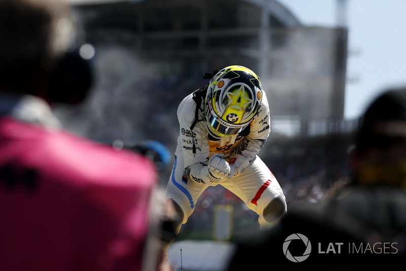 Race winner Gary Paffett Mercedes-AMG Team HWA